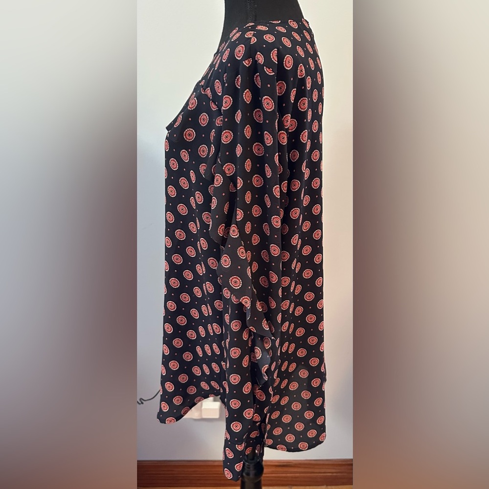 ✅ 3 for $25 - Banana Republic Navy Blue and Red Patterned Blouse with ruffle - Picture 2 of 11